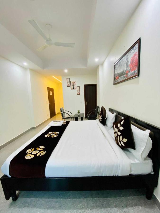 Hotel O K R Resdiancy Near Botanic Garden Of Indian Republic Noida Bagian luar foto