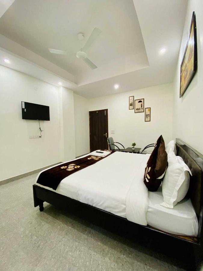 Hotel O K R Resdiancy Near Botanic Garden Of Indian Republic Noida Bagian luar foto
