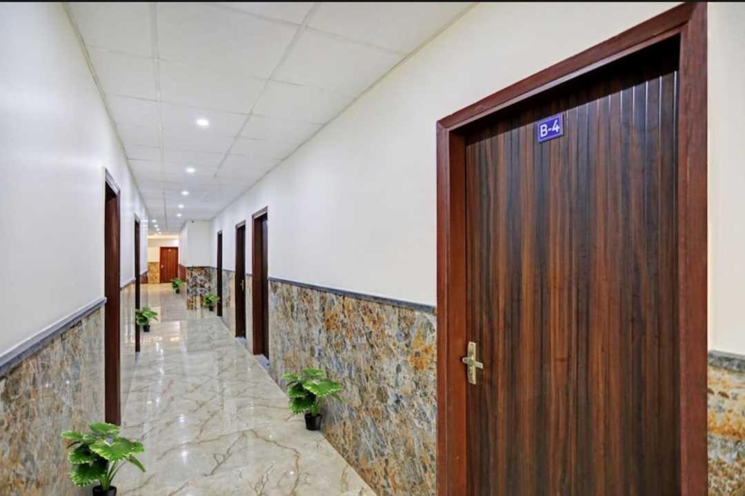 Hotel O K R Resdiancy Near Botanic Garden Of Indian Republic Noida Bagian luar foto