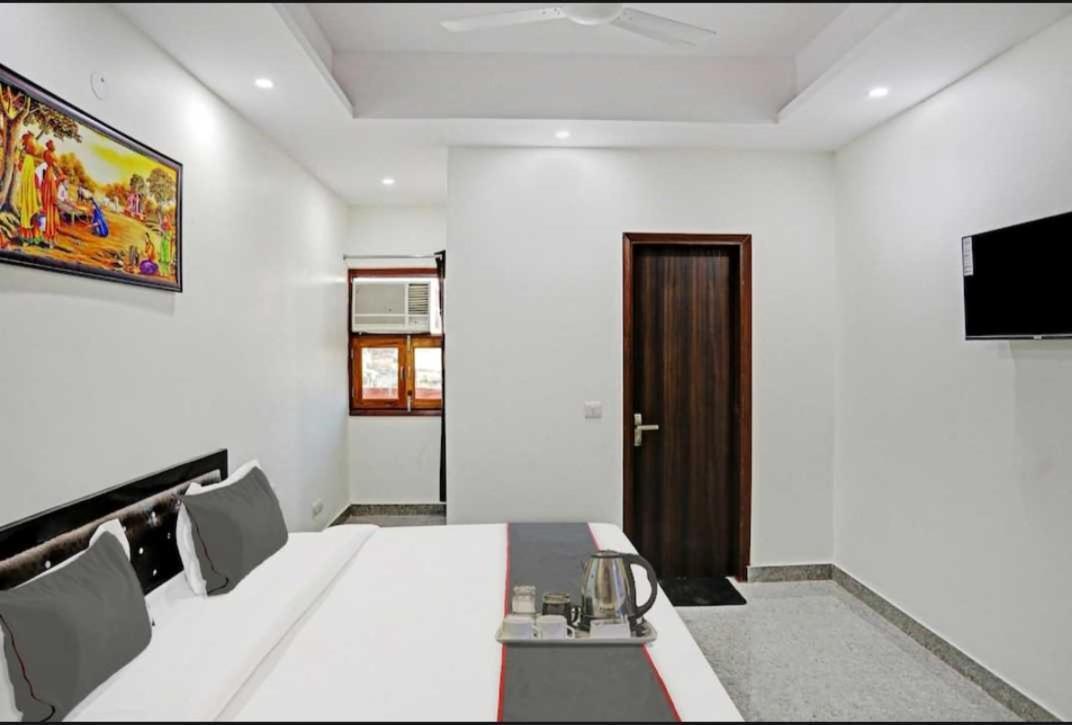 Hotel O K R Resdiancy Near Botanic Garden Of Indian Republic Noida Bagian luar foto