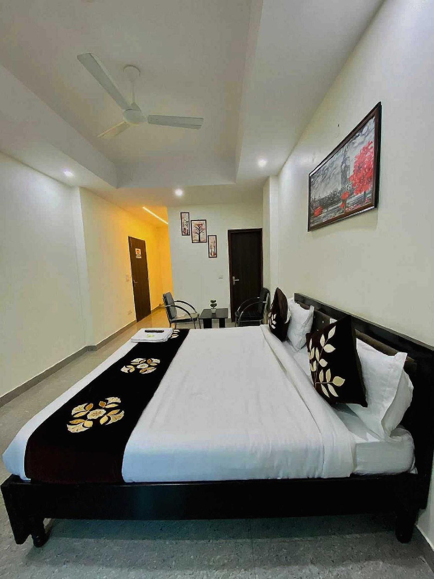 Hotel O K R Resdiancy Near Botanic Garden Of Indian Republic Noida Bagian luar foto